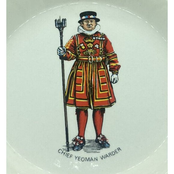 Vintage Small 4.5” Plate Chief Yeoman Warder H.M. Tower of London England - Picture 4 of 6